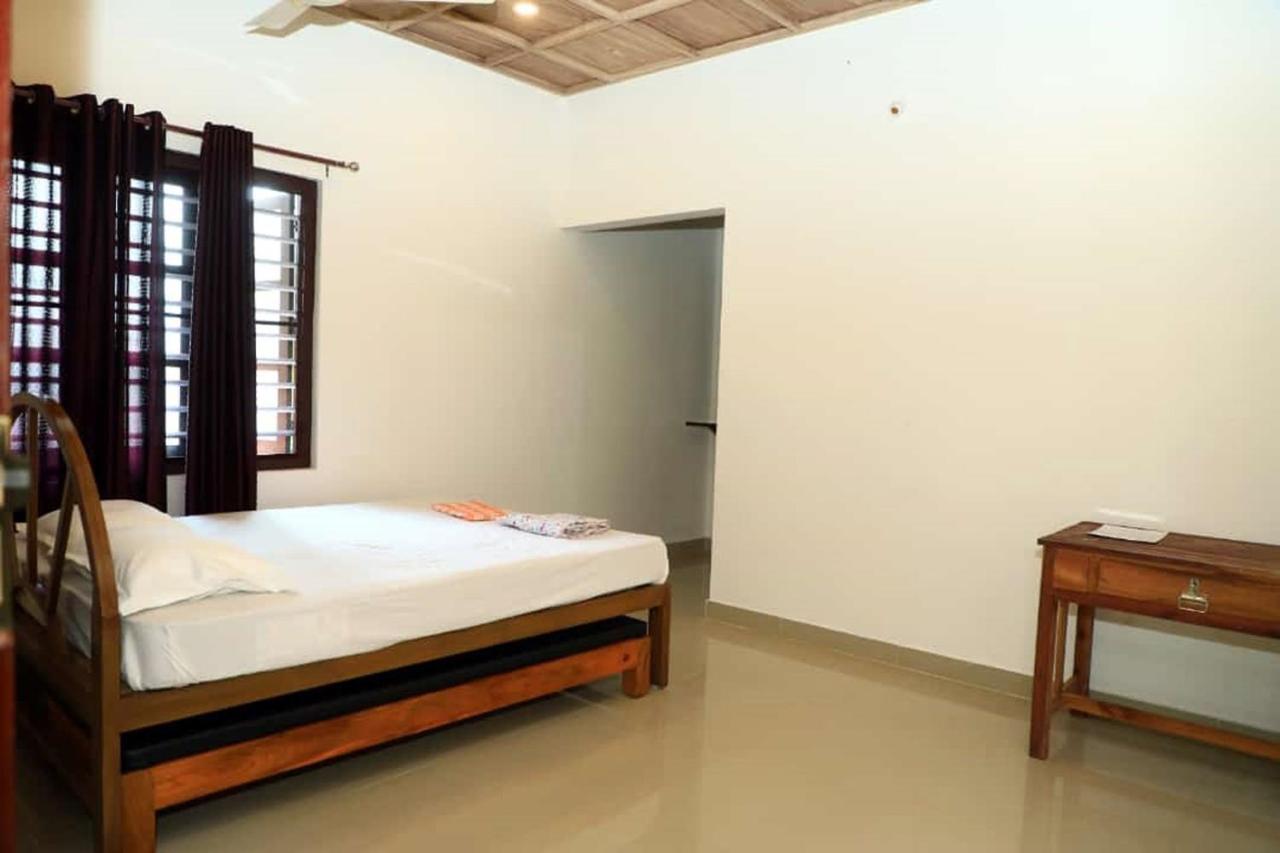 The Munroe Vibes Inn Mundrothuruth Dış mekan fotoğraf